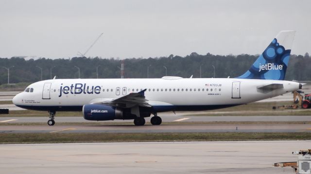 Airbus A320 (N703JB)