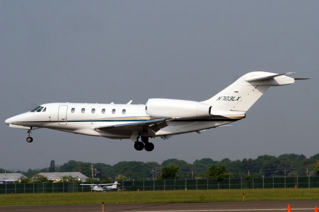 Cessna Citation X (N703LX) - On short finals for rwy 32 on 26-May-07. Reregistered N713FL 16-Jan-10.