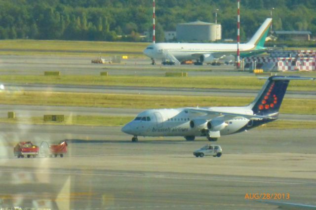 Avro RJ-100 Avroliner —