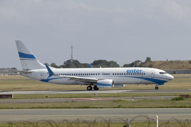 Boeing 737-700 (SP-ESG) - Right of Runway R22