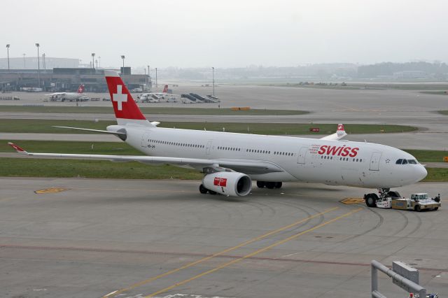 Airbus A330-300 (HB-JHI)