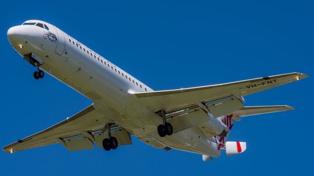 Fokker 100 (VH-FNT)