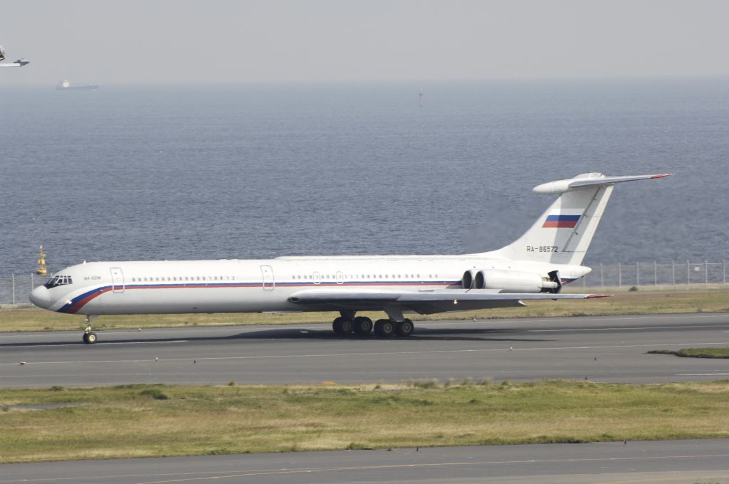 Ilyushin Il-62 (RA-86572) - Landing at Haneda Intl Airport Rnwy34R on 2013/11/01 "VIP Flight"