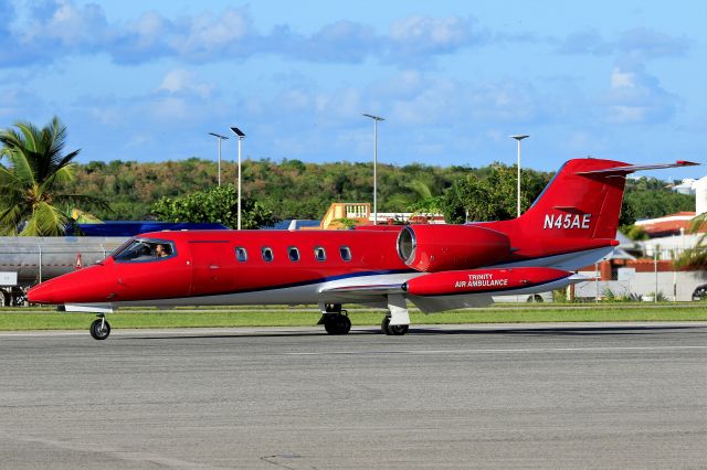 Learjet 35 (N45AE)