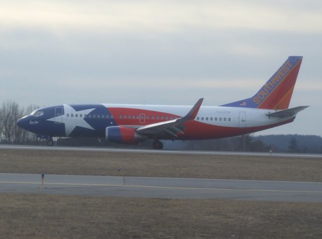 BOEING 737-300 (N352SW)