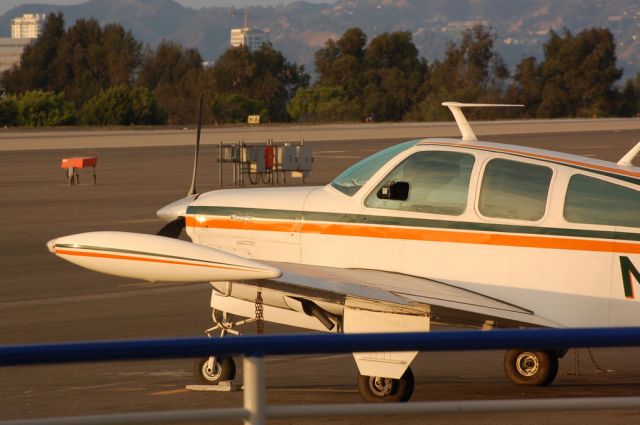 Beechcraft 35 Bonanza (N139R)