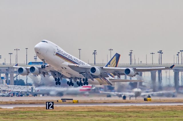 Boeing 747-400 —