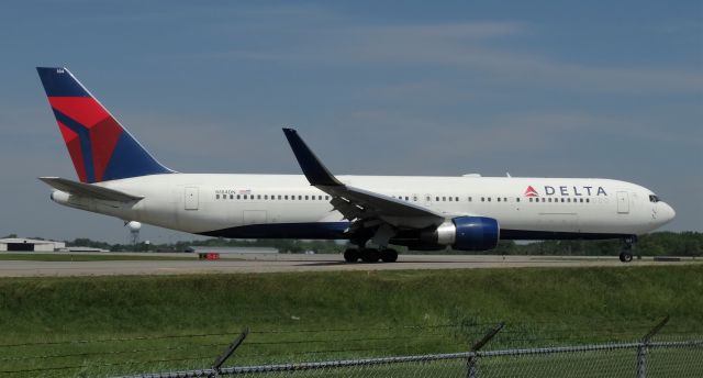 BOEING 767-300 (N184DN) - DIVERSION!! This 767-300 was supposed to be going from JFK-ANC but diverted to BUF for an electrical issue. The plane stayed overnight and departed the next day. Such a cool sight; seeing heavies divert to smaller airports like BUF! (taxi shot)