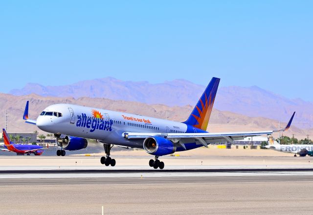 Boeing 757-200 (N902NV) - N902NV Allegiant Air 1992 Boeing 757-204 C/N 26964 -  Las Vegas - McCarran International (LAS / KLAS) USA - Nevada, June 24, 2011 Photo: Tomás Del Coro