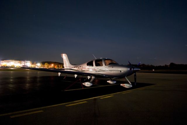 Cirrus SR-22 (N106TJ)