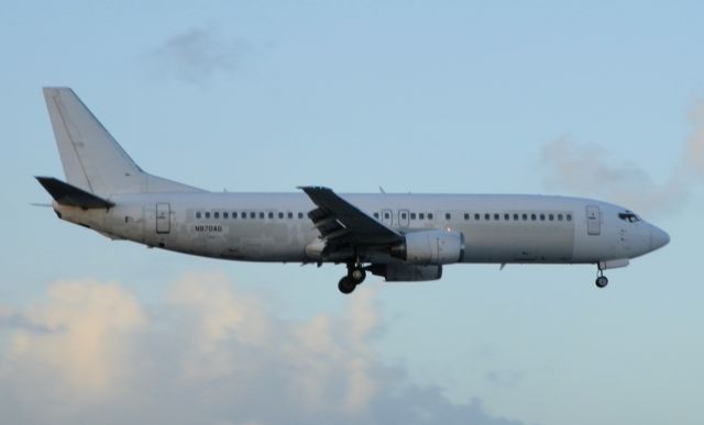 BOEING 737-400 (N870AG)