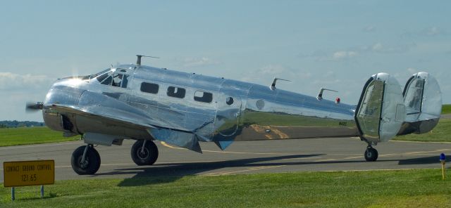 Beechcraft 18 (N42C) - Taxi out