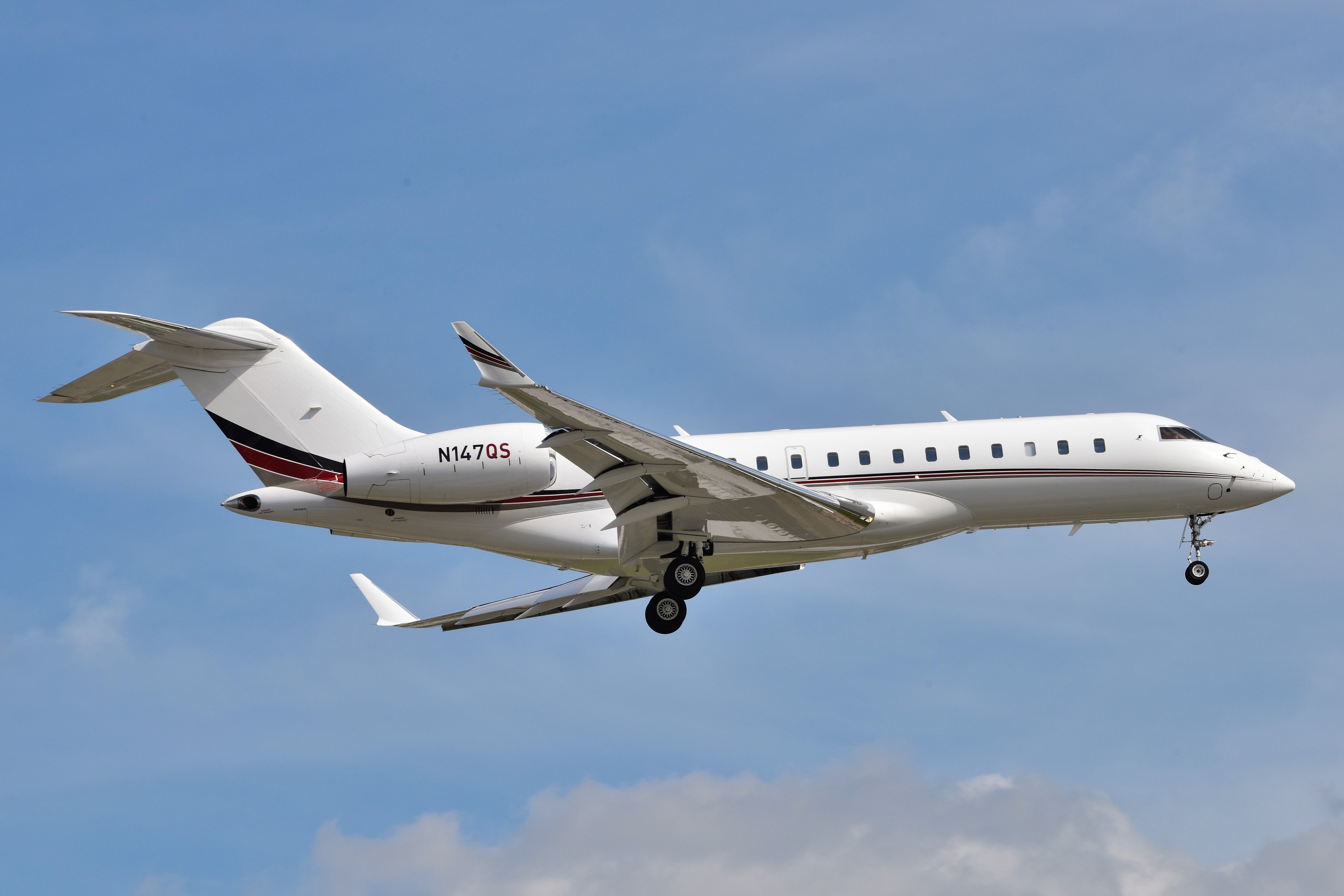 Bombardier Global Express (N147QS) - Short Final 23-L on 05-14-21