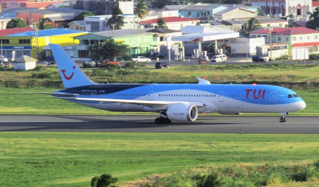 Boeing 787-9 Dreamliner (G-TUIJ)