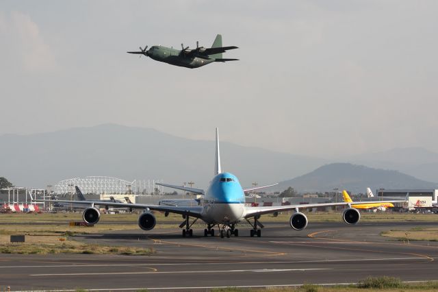 Boeing 747-400 (PH-BFV)