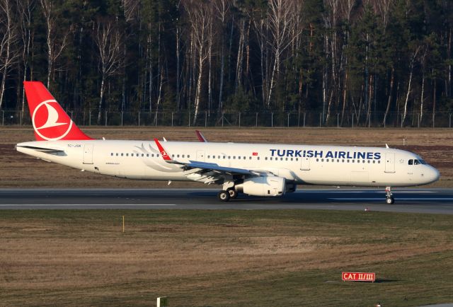 Airbus A321 (TC-JSK)