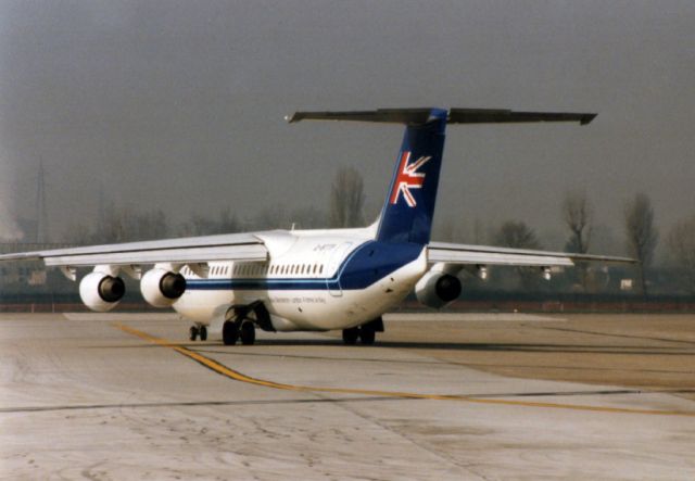 Avro RJ-100 Avroliner (G-BTTP) - 1998