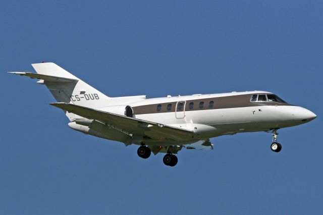 Hawker 800 (CS-DUB)