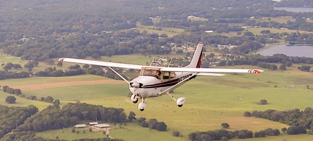 Cessna Skyhawk (N5700E)