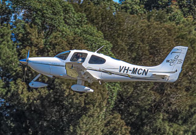 Cirrus SR-22 (VH-MCN)