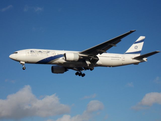 Boeing 777-200 (4X-ECC)