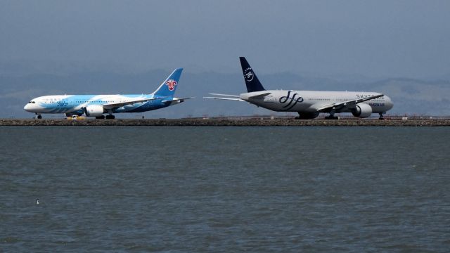 Boeing 787-8 (B-2737) - CSN660 waiting for takeoff clearance to Wuhan (WUH/ZHHH) while KE24 waits for its turn