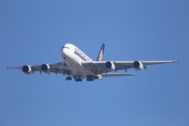 Airbus A380-800 (9V-SKN)