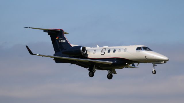 Embraer Phenom 300 (D-CSCE)