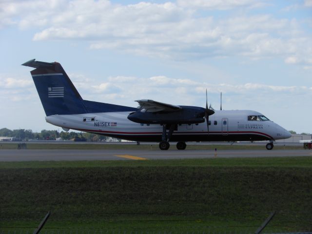 de Havilland Dash 8-100 (N815EX)