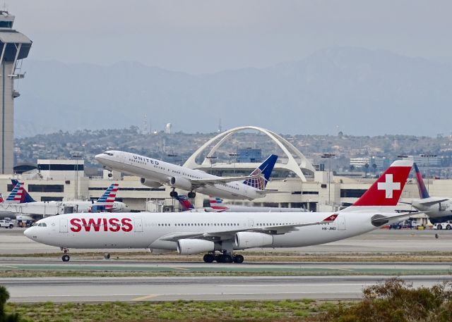 Airbus A340-300 (HB-JMD)