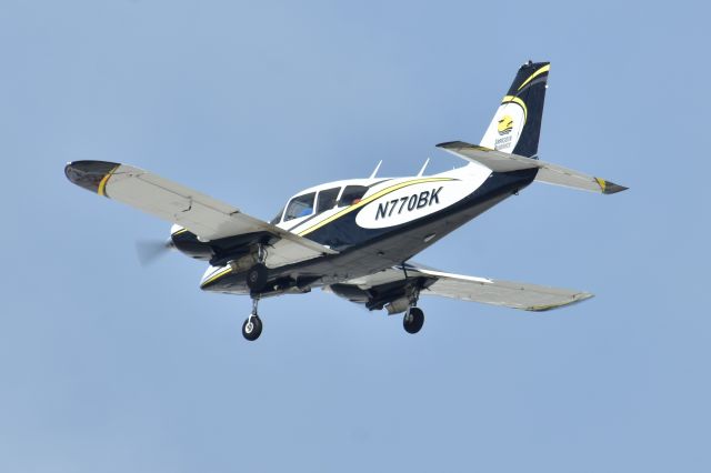 Piper Aztec (N770BK)