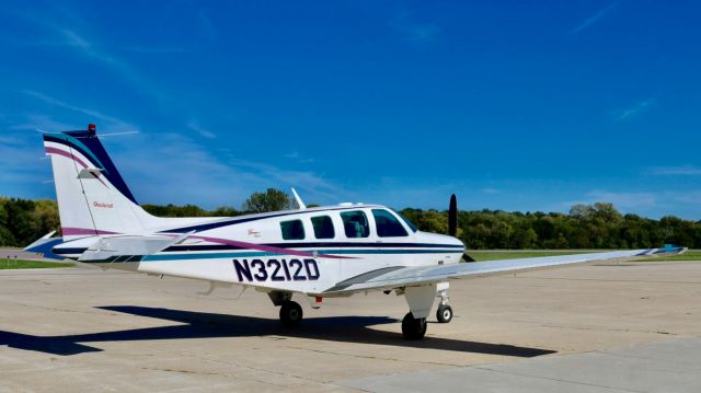 Beechcraft Bonanza (N3212D)