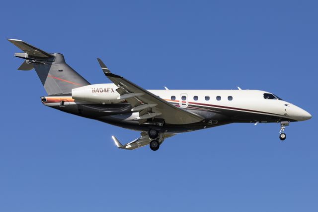 Embraer Legacy 550 (N404FX)