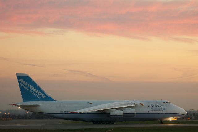 Antonov An-124 Ruslan (UR-82027)