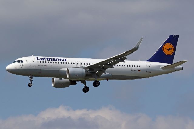 Airbus A320 (D-AIZZ)