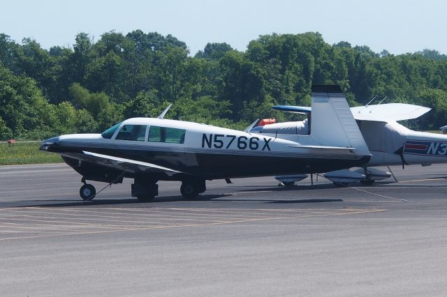 Mooney M-20 (N5766X)