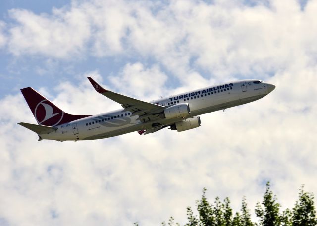 Boeing 737-800 (TC-JFK) - Turkish Airlines Boeing 737-8F2(WL) TC-JFK leaving Vienna 