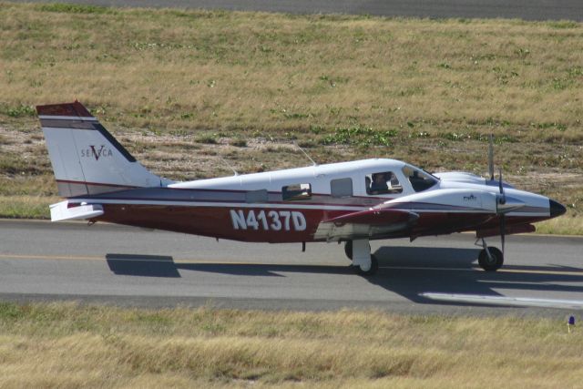 Piper Seneca (N4137D)