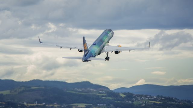 Boeing 757-200 (TF-FIU)