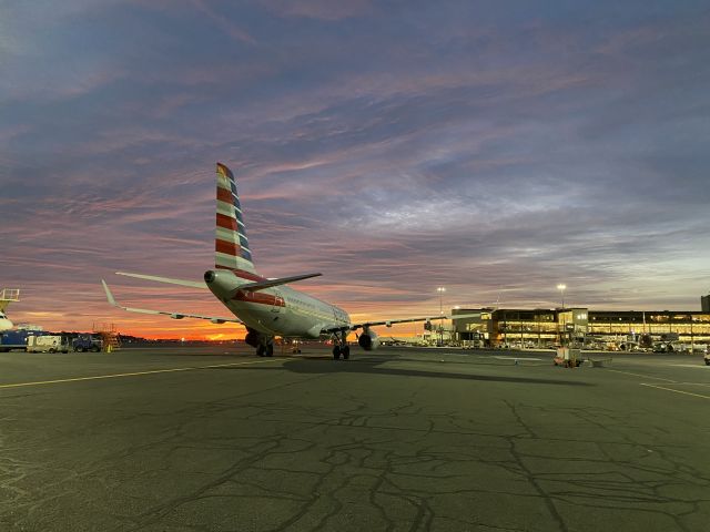 Airbus A321 (N129AA)