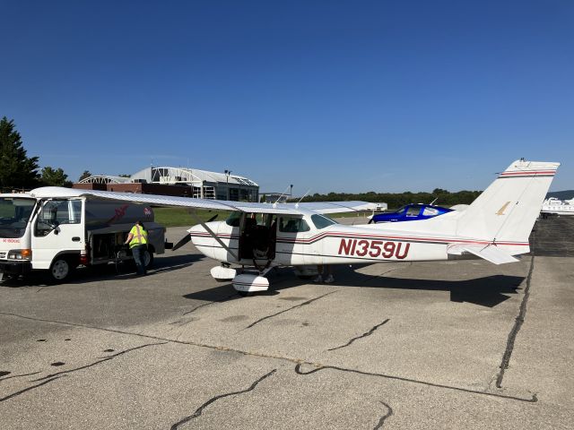 Cessna Skyhawk (N1359U)