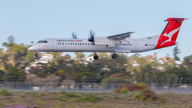 de Havilland Dash 8-400 (VH-LQD)