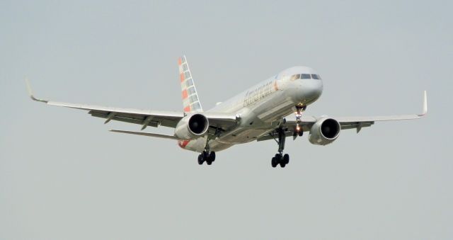 Boeing 757-200 (N198AA)