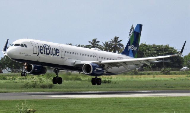 Airbus A321 (N977JE)