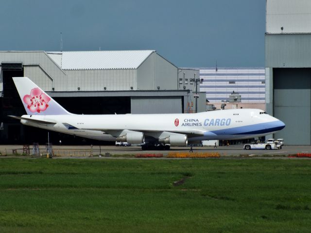 Boeing 747-400 (B-18716)