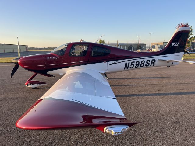 Cirrus SR-22 (N598SR)