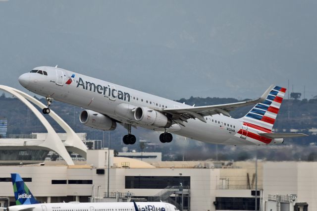 Airbus A321 (N126AN)