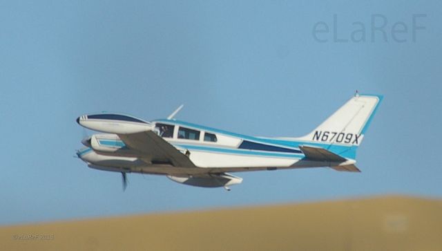 Cessna 310 (N6709X)