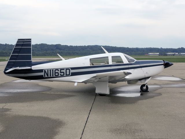 Mooney M-20 (N1165D) - A very nice Mooney.