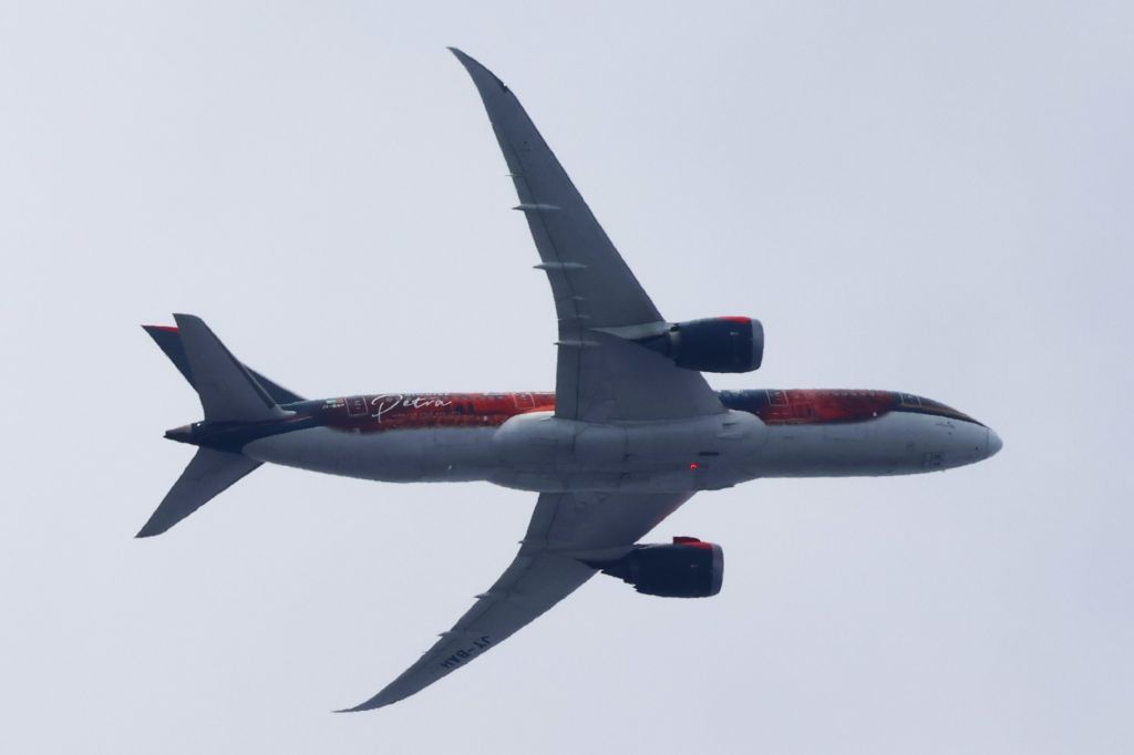 Boeing 787-8 (JY-BAH) - JY-BAH Boeing B-787-9 Dreamliner Royal Jordanian Airlines De Montreal YUL vers Amman AMM. Altitude 4844 Mètres Vitesse 777 Km/H Survolant la ville de Lavaltrie QC. le 03-05-2024 à 14:05 